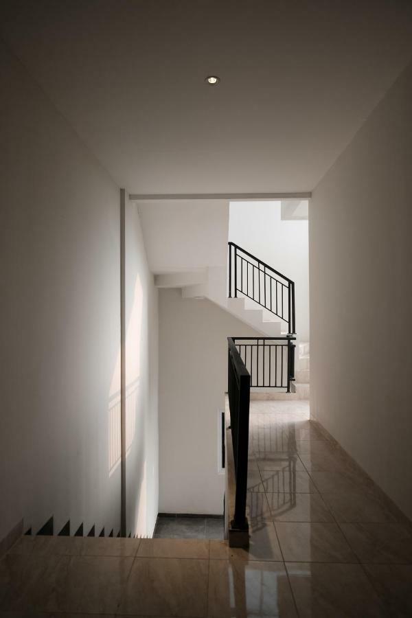 מלון ג'קרטה Reddoorz Near Taman Palem מראה חיצוני תמונה