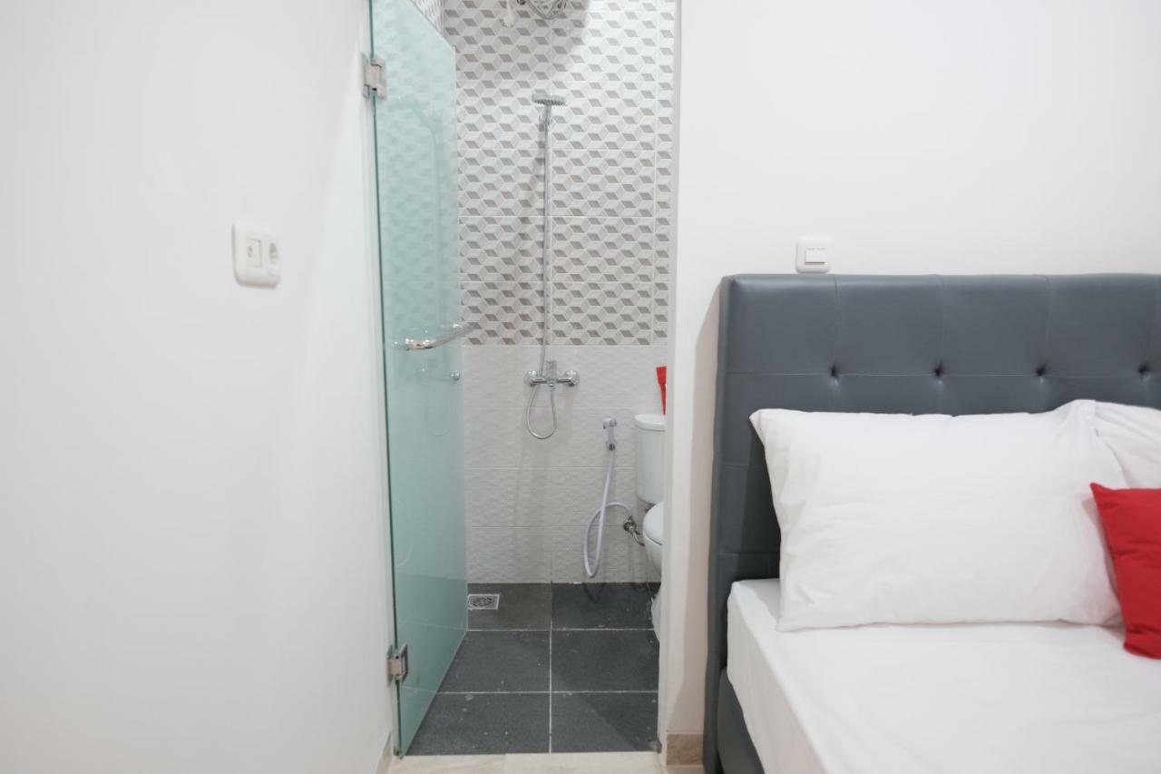 מלון ג'קרטה Reddoorz Near Taman Palem מראה חיצוני תמונה