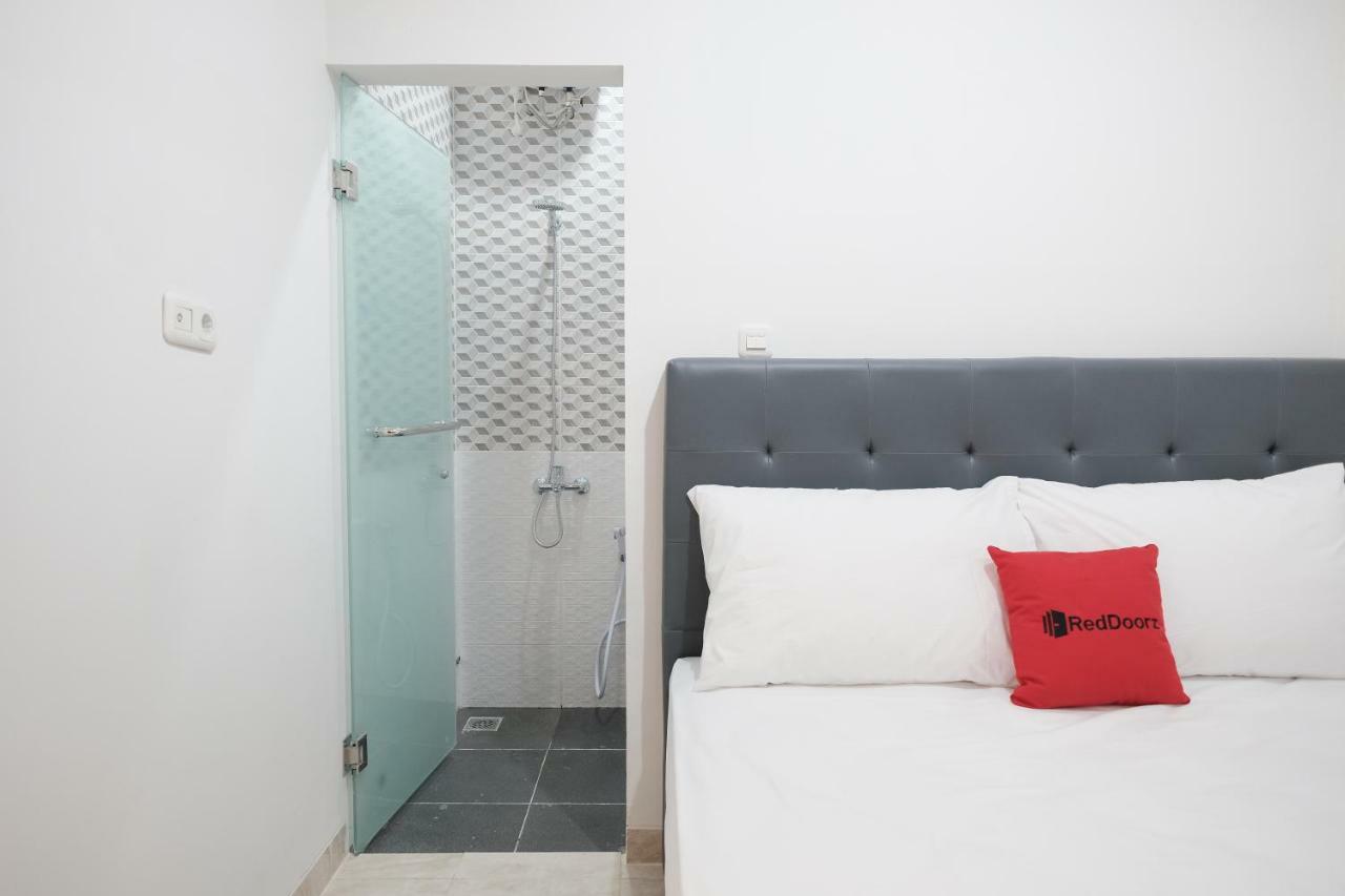 מלון ג'קרטה Reddoorz Near Taman Palem מראה חיצוני תמונה