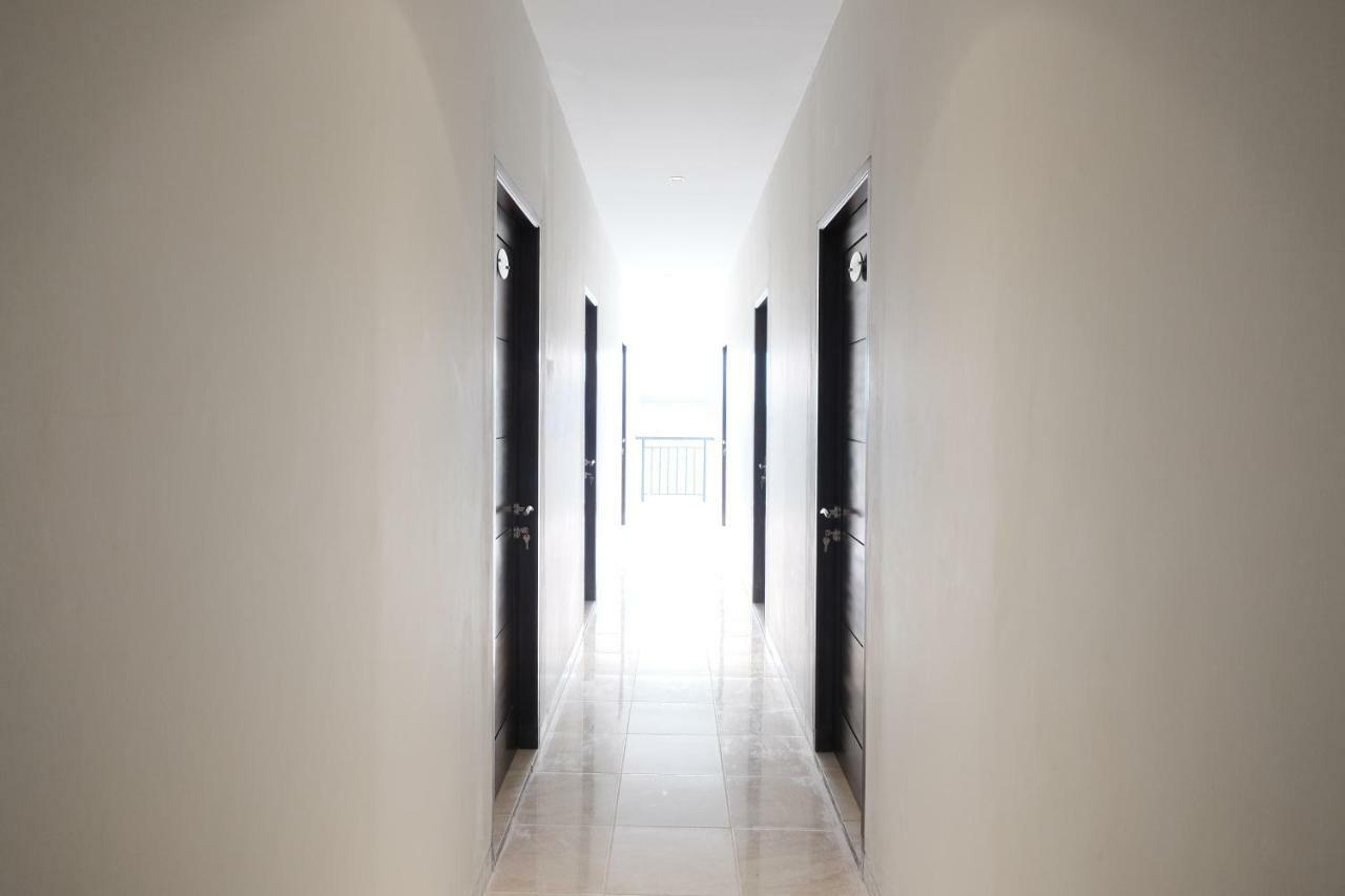 מלון ג'קרטה Reddoorz Near Taman Palem מראה חיצוני תמונה